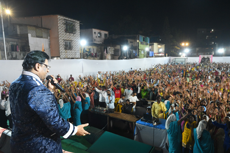 On January 13 and 14, 2024, thousands gathered for Grace Ministry's two-day prayer meeting at Sion on the Mumbai grounds. The two-day prayer assembly drew attendees from around Mumbai in Koliwada, Dharavi.